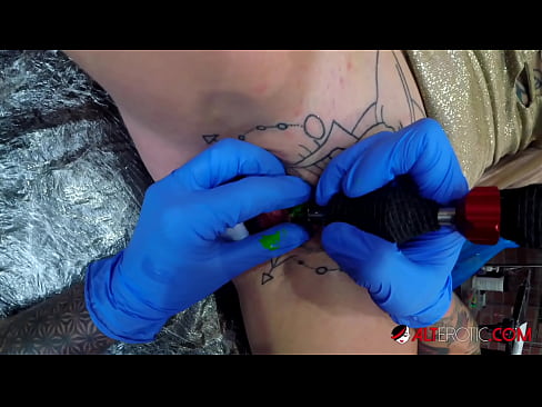❤️ Sully Savage, moi tatuada, tatuouse no clítoris Vídeo de sexo na pornografía gl.kiss-x-max.ru ❤